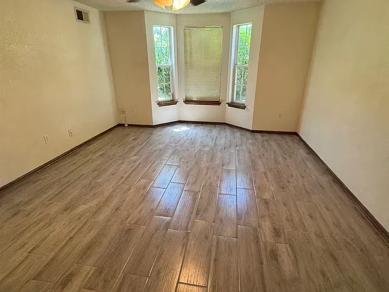 2128 Meench Dr — Photo 10