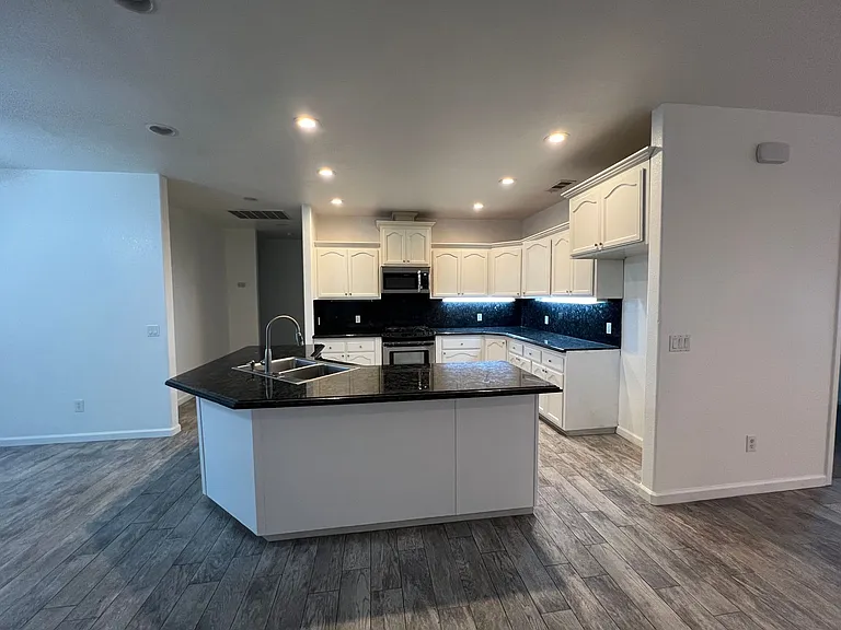 2724 Tecopa Ave — Photo 9