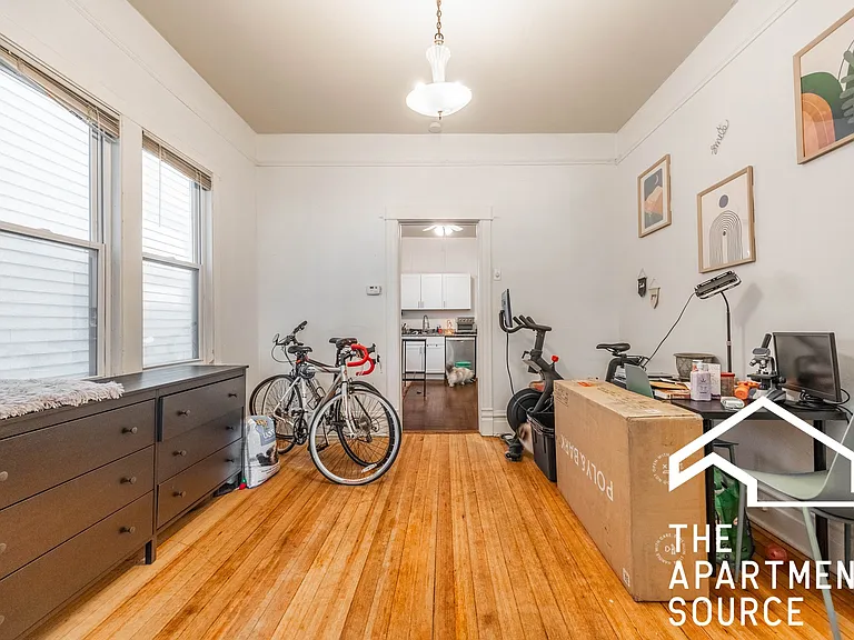 1245 W Barry Ave #1A — Photo 5