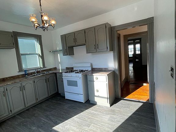 4th image of 30 Kenyon Ct