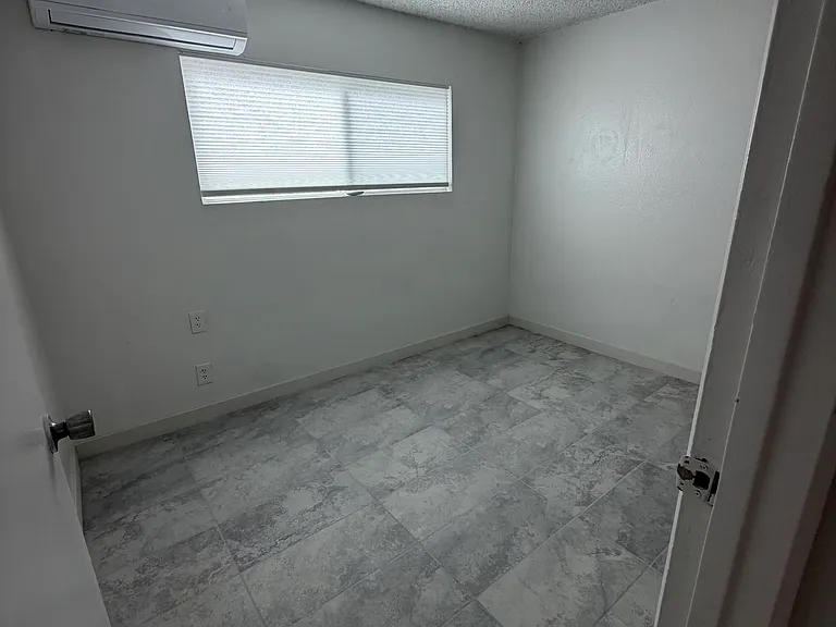 1448 Valenza Ave — Photo 5