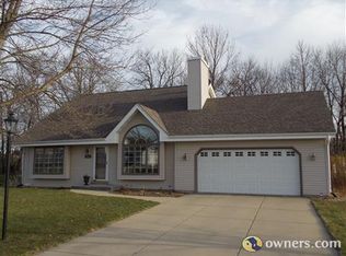 3321 E Gracie Ln, Oak Creek, WI 53154