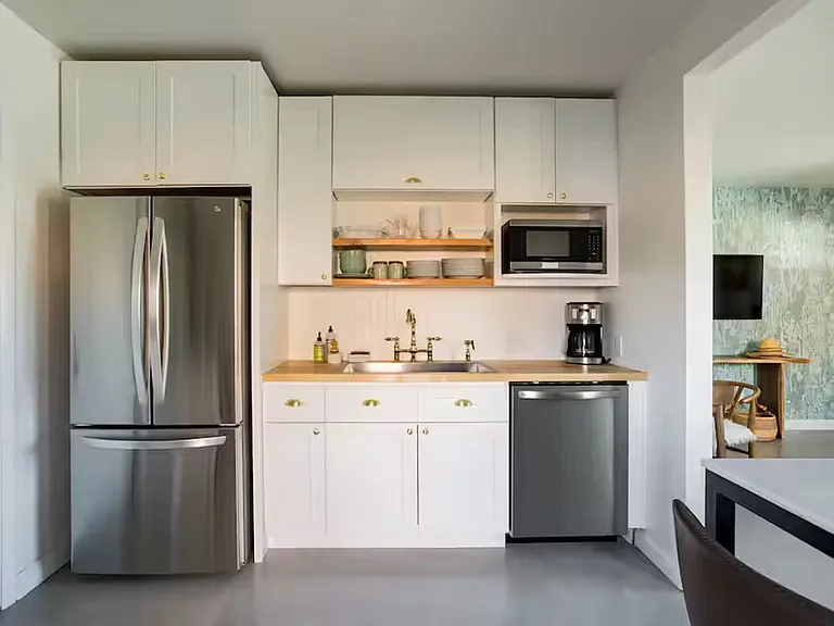 1402 E Roger Rd — Photo 9