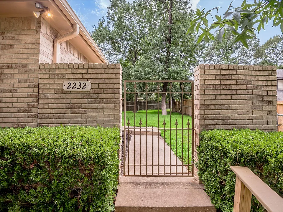 2232 Azalea Cir