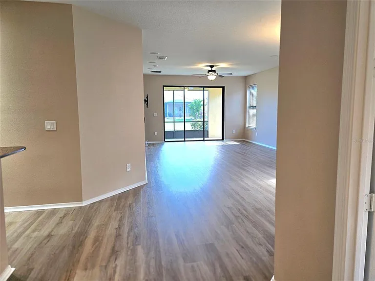 5646 Sunset Falls Dr — Photo 7