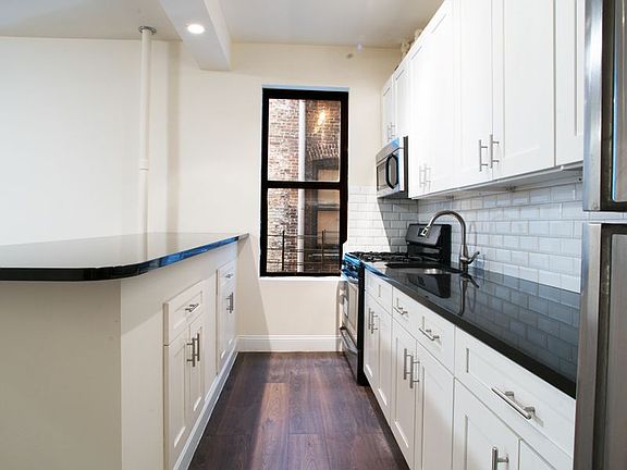 4th image of 561 Lenox Ave #22