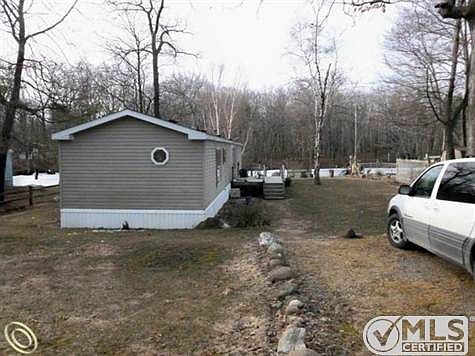 5747 Pine Front View2.jpg