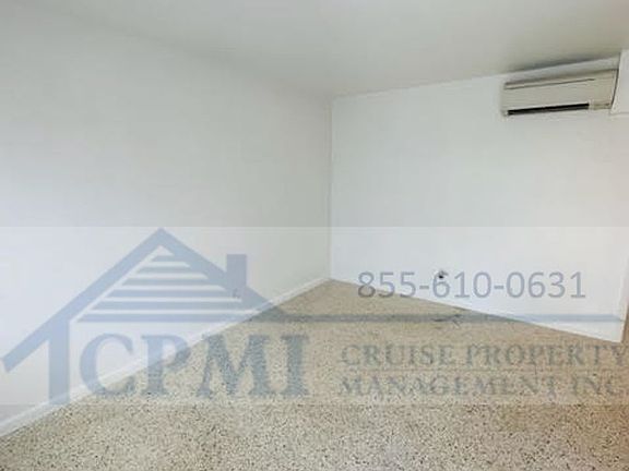 4th image of 225 Ocean Breeze St #12