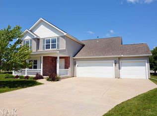 1 Rosewood Ct, Bloomington, IL