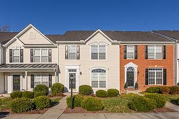 1st image of 415 Kingscote Ln