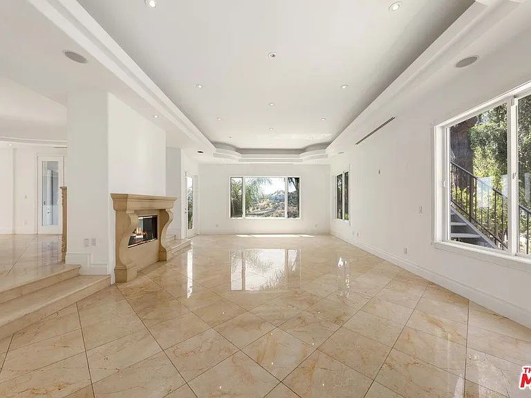 1425 N Tigertail Rd — Photo 10