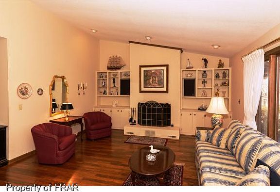 2nd image of 1707 Chateau Cir
