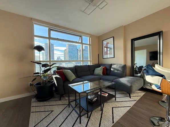 438 Seymour St #1701, Vancouver, BC V6B 6H4
