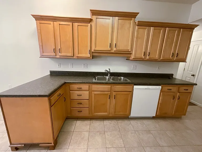 575 S Canterbury Ln — Photo 4