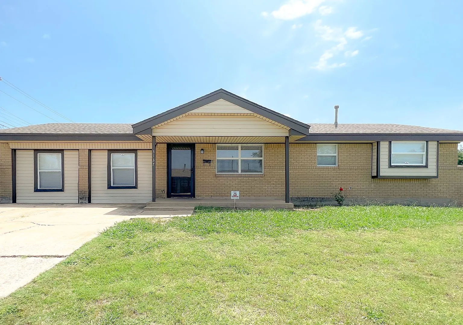 Cozy 4-Bedroom Home Near Oklahoma City Community College — Photo 1