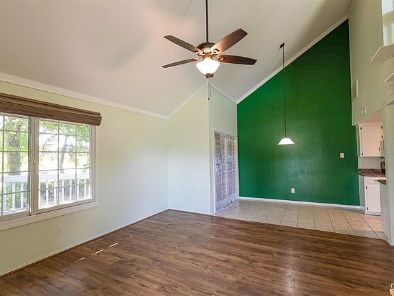 4th image of 903 W Parkway Dr