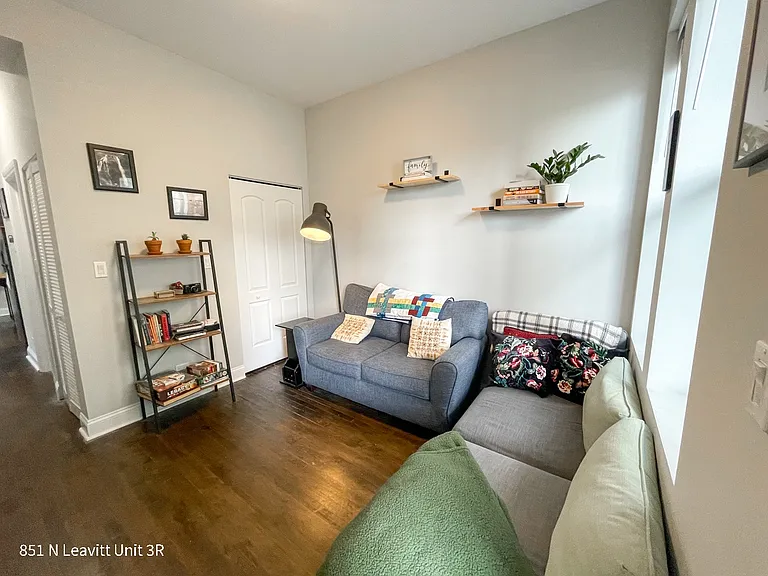 851 N. Leavitt St. — Photo 7