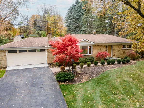 624 Slocum Dr, Auburn Hills, MI 48326
