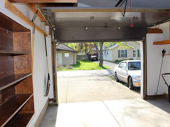 2nd image of 862 Maplewood Ave