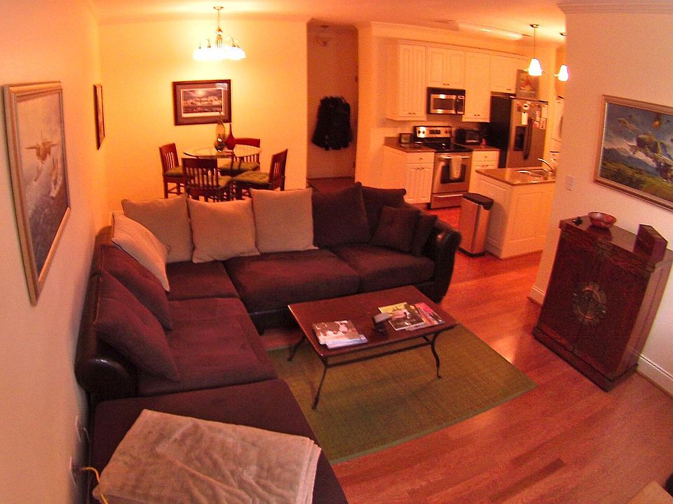 Living Room / Dining Nook