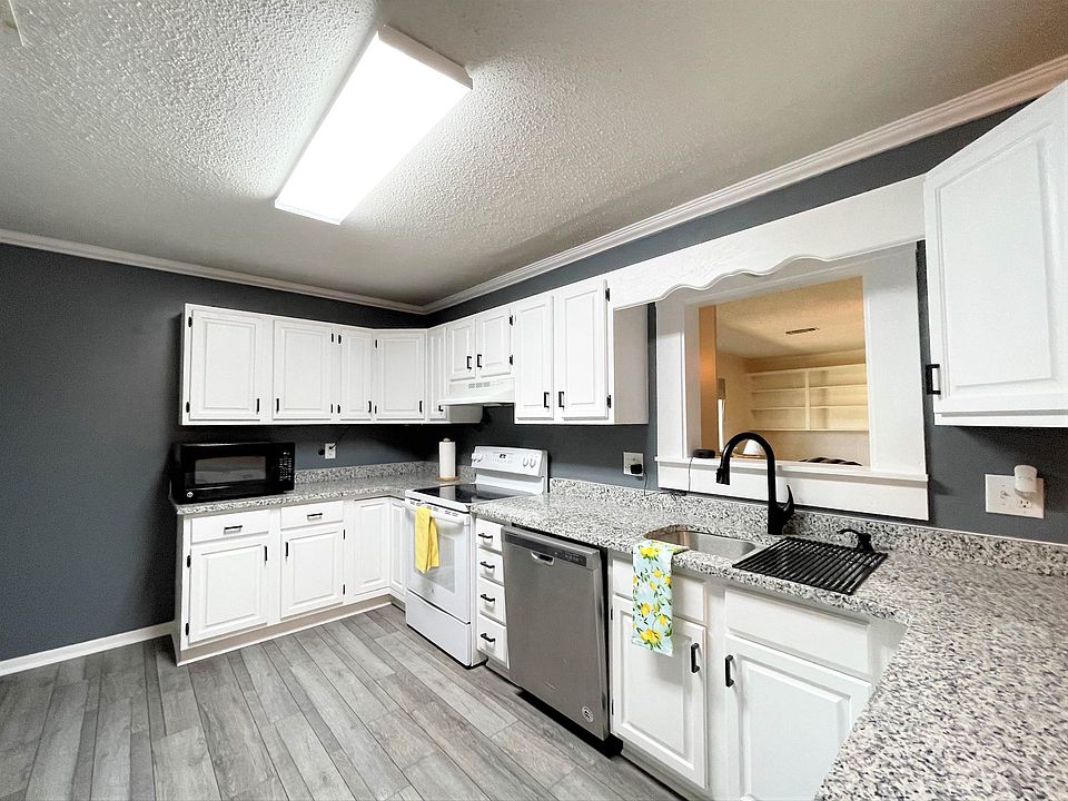 1st image of 111 Park Cir
