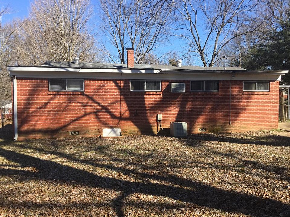 2nd image of 1753 Carlyle Rd