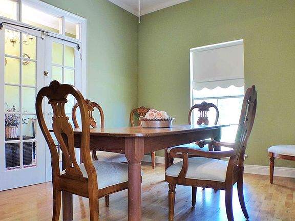 Formal Dining