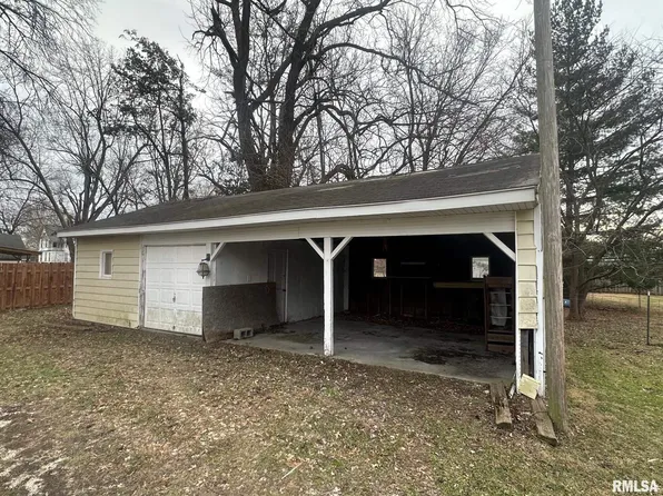 137 W Chambers St, Jacksonville, IL 62650