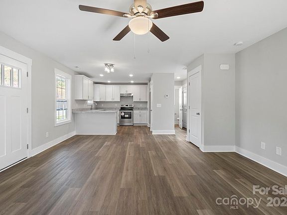4th image of 2405 Crescent Ln