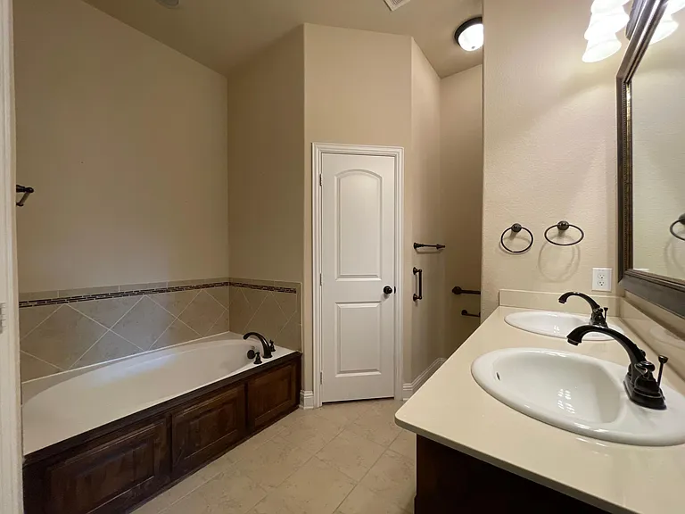 3404 Walnut Ln — Photo 11