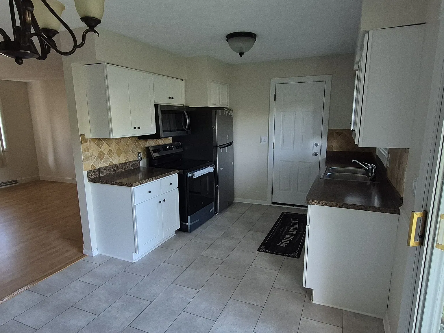 3 bed, $1,500 — Photo 3