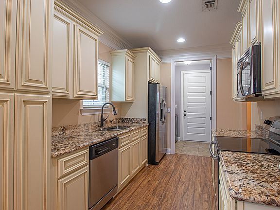 3rd image of 14093 Anandale Cir