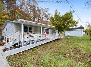 580 Cow Creek Rd, Hurricane, WV 25526