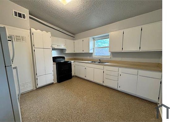 2nd image of 628 E 52nd Pl N