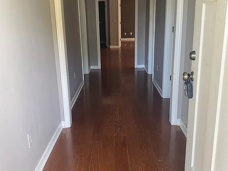 8909 Laney Ln — Photo 3