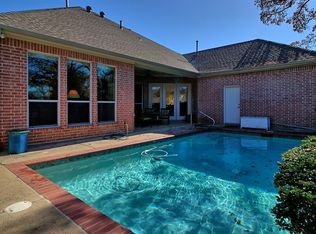 2806 Country Club Rd, Pantego, TX 76013