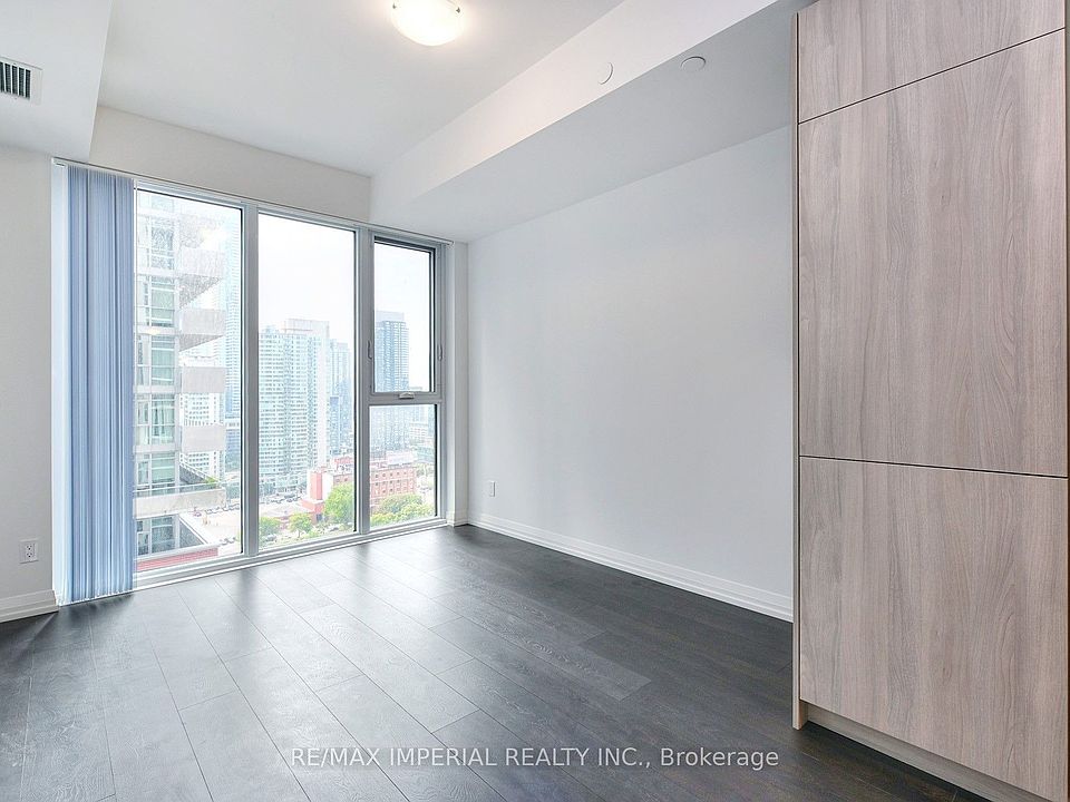 1st image of 400 King St W #2015