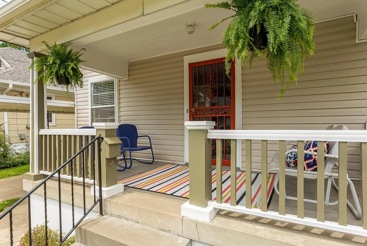3 bed, 924 sqft, $1,698 — Photo 3