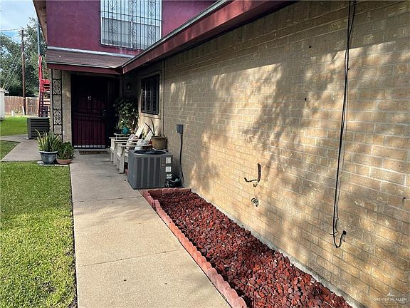 3rd image of 211 E Upas Ave