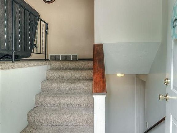 3rd image of 4935 Robin Dr