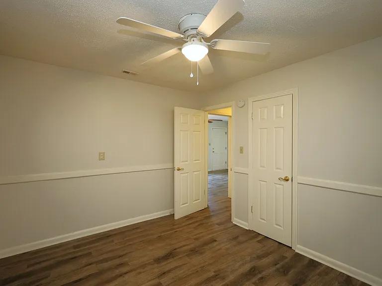 818 Stillwater Dr — Photo 6