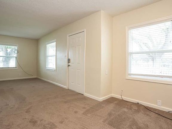 2nd image of 1141 Leggett St