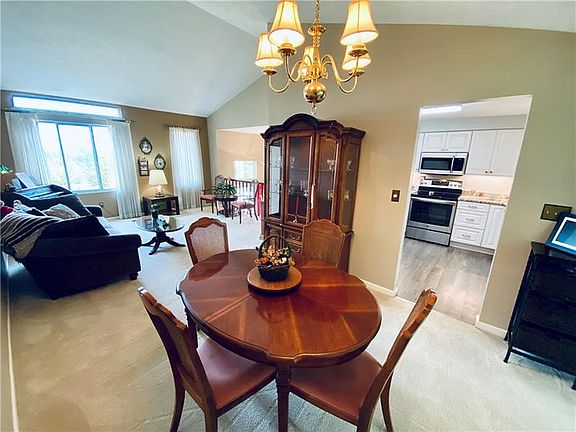 5th image of 125 Diamondwood Ct