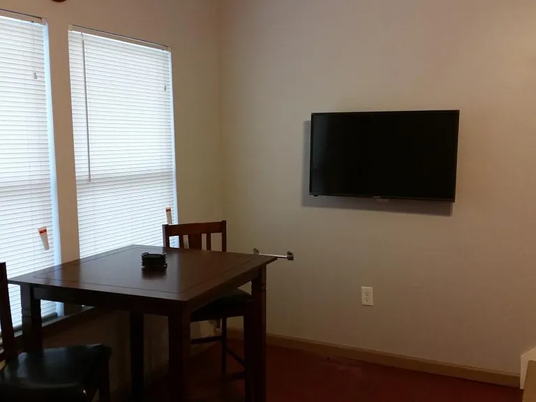 1127D Jones Ave NW — Photo 5