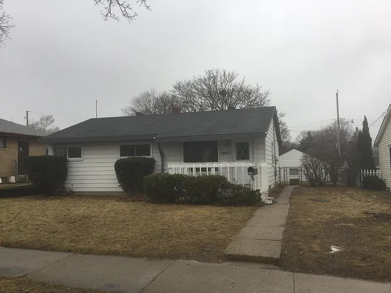 7866 W Palmetto Ave — Photo 1