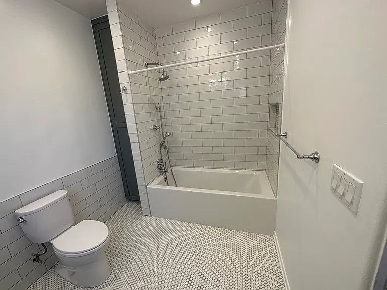 150 S Orange Dr — Photo 27