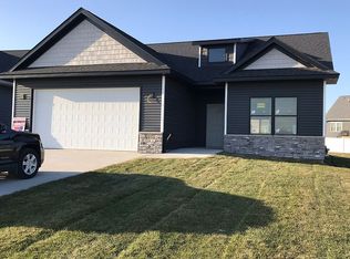 4698 55th Avenue Ct, Bettendorf, IA 52722