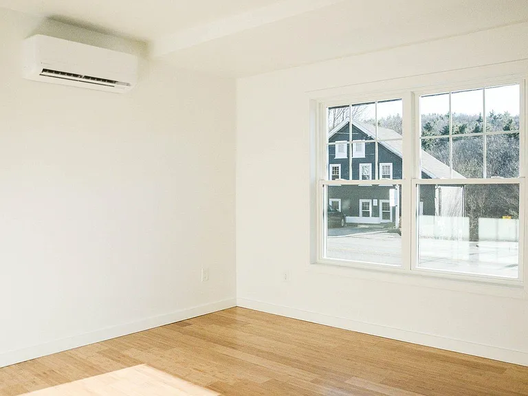 548 Main St #1 — Photo 6