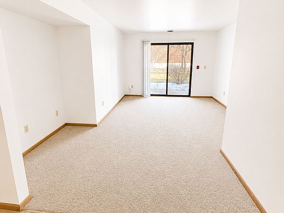 4th image of 35 Hart Rd APT 2
