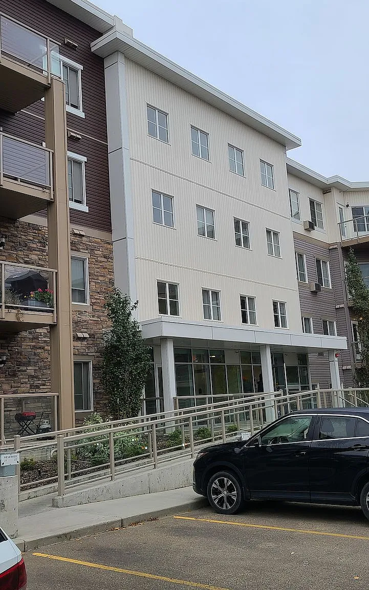 217 812 Welsh Drive — Photo 1